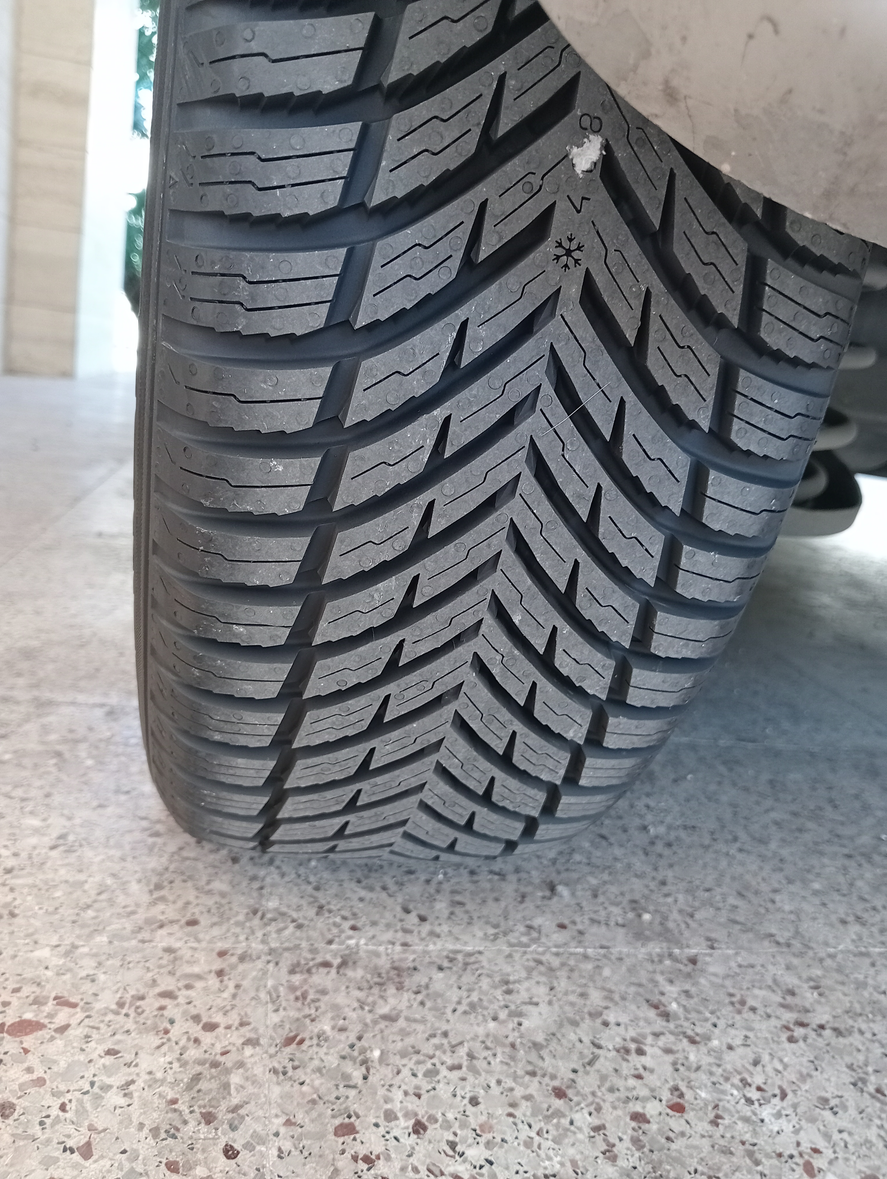 Nokian SeasonProof 1